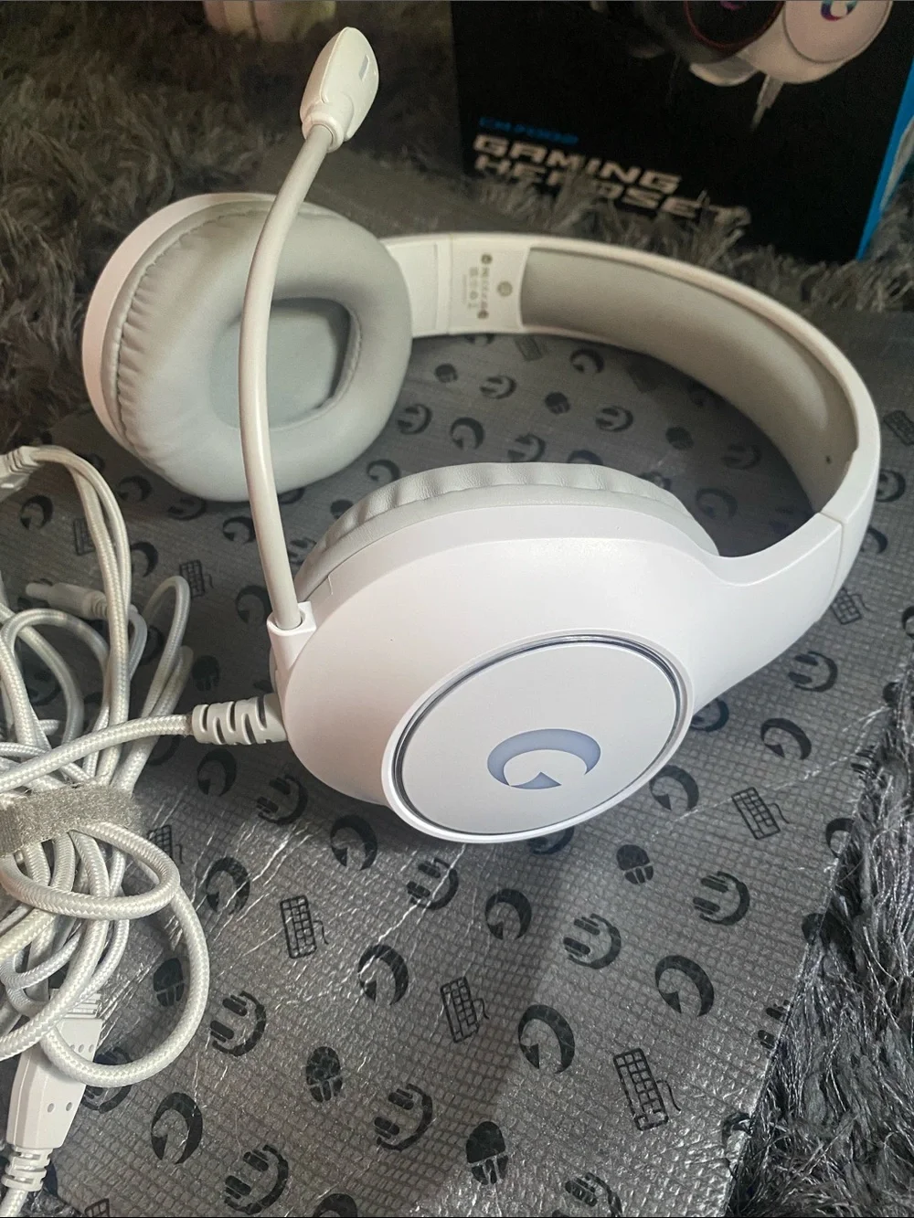 White and gray wired headset with mic